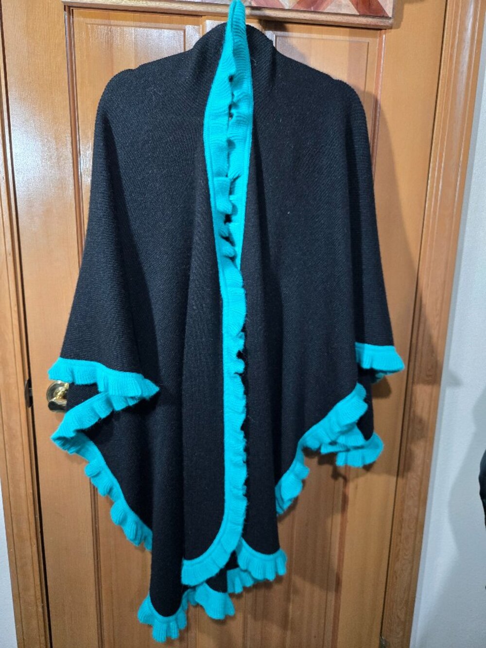 Lombaggi Knitwear Ruffled Poncho Shawl